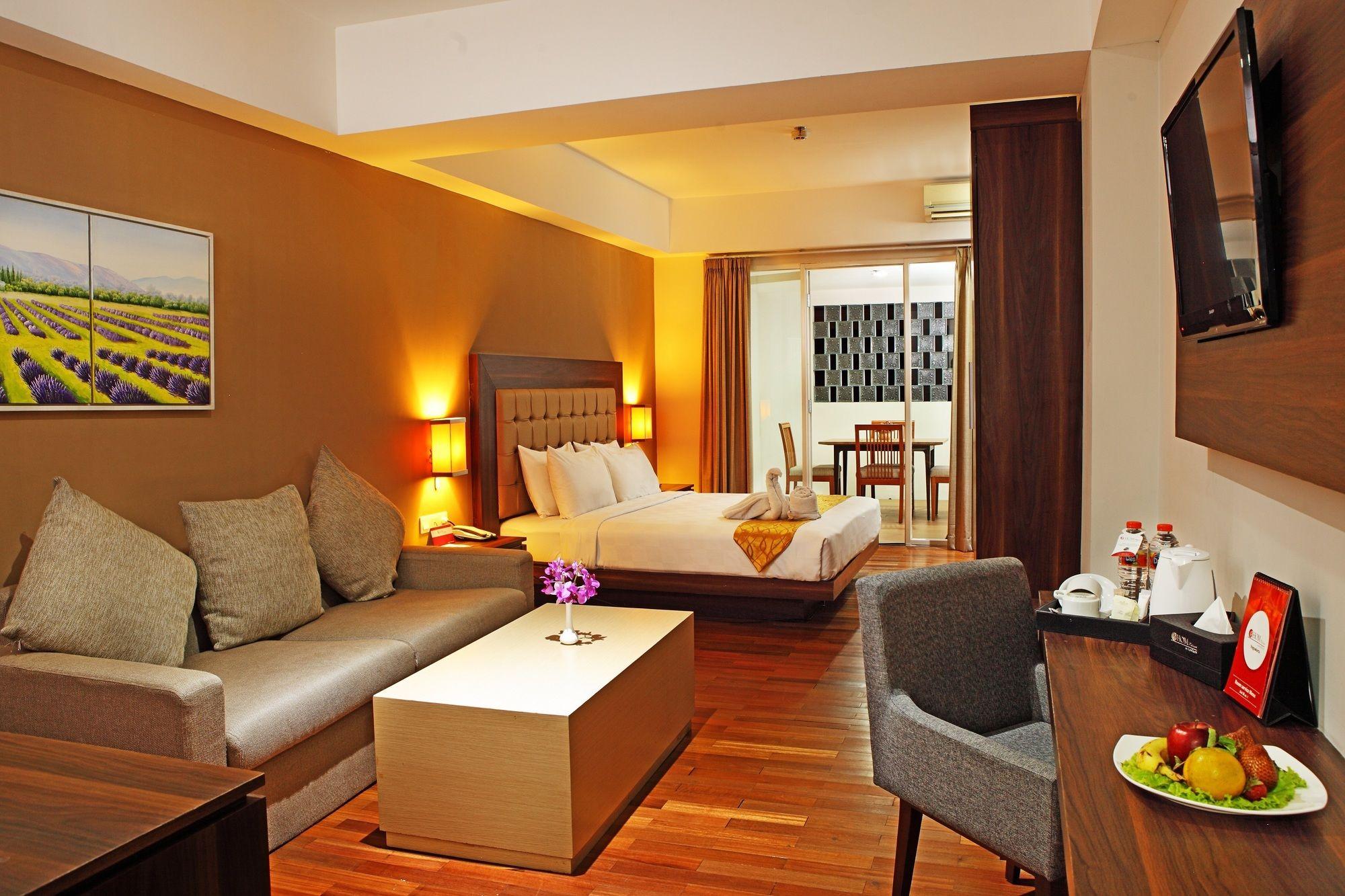 Luxury Malioboro Hotel Yogyakarta Exterior photo