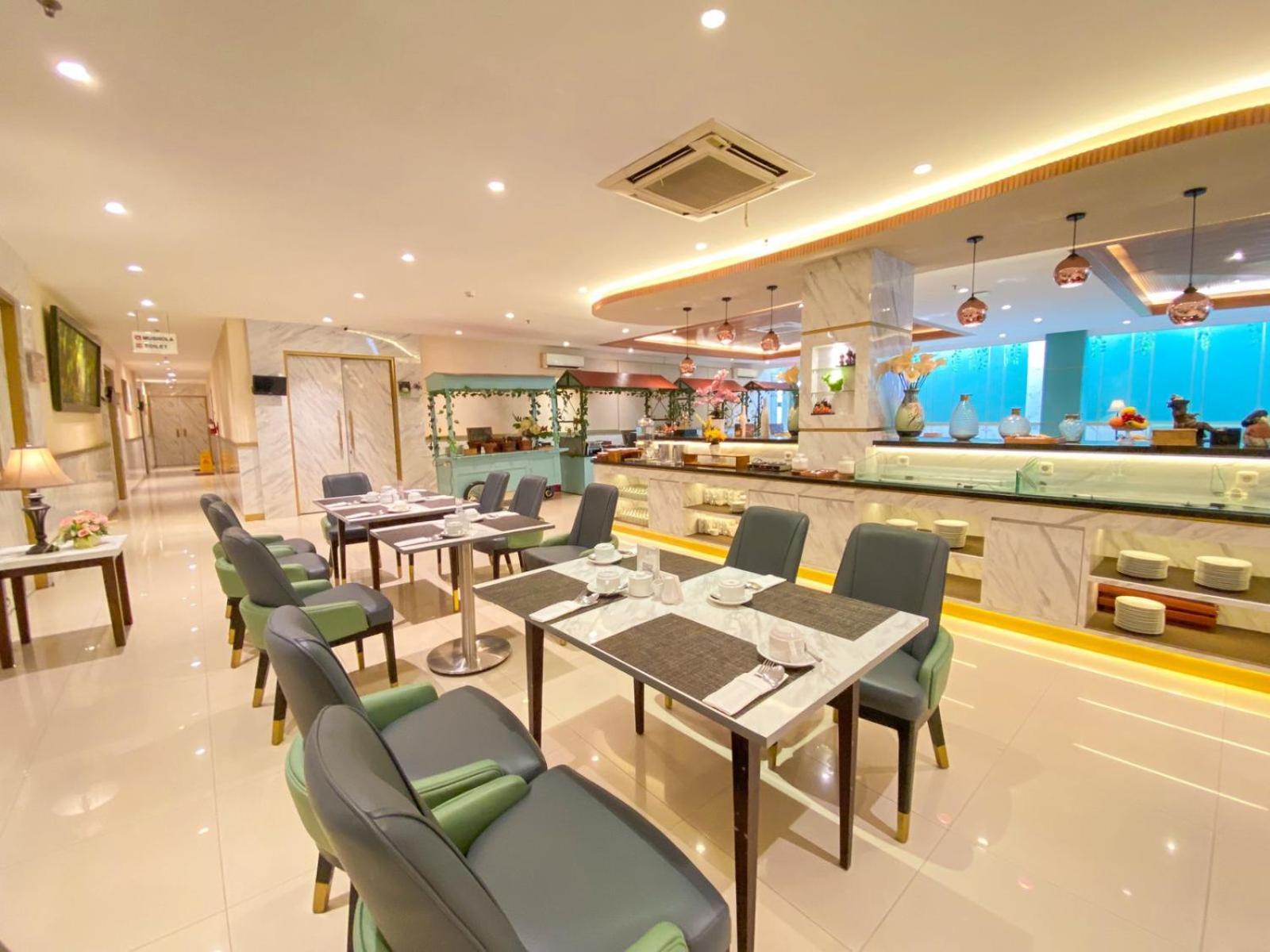 Luxury Malioboro Hotel Yogyakarta Exterior photo