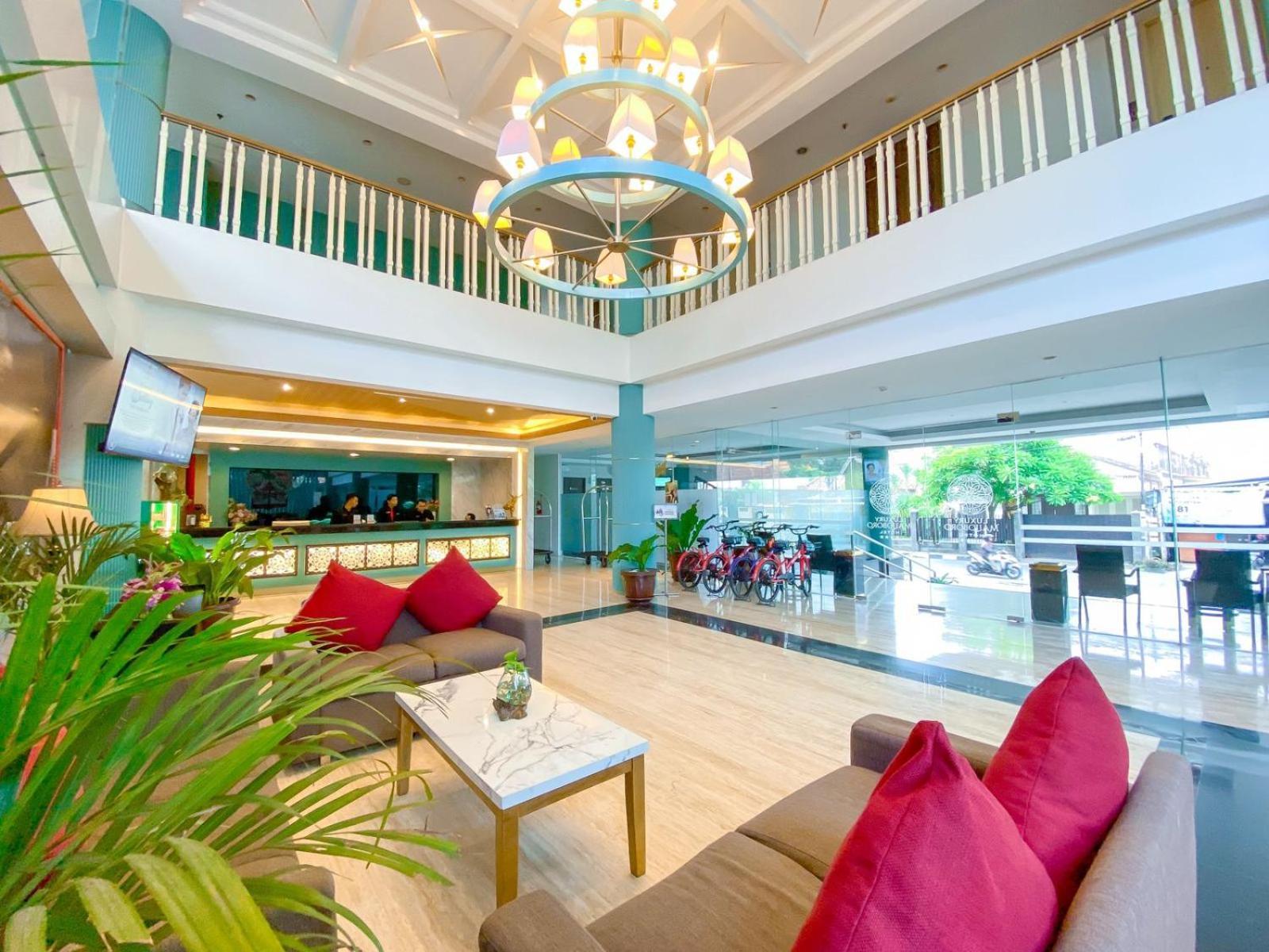 Luxury Malioboro Hotel Yogyakarta Exterior photo