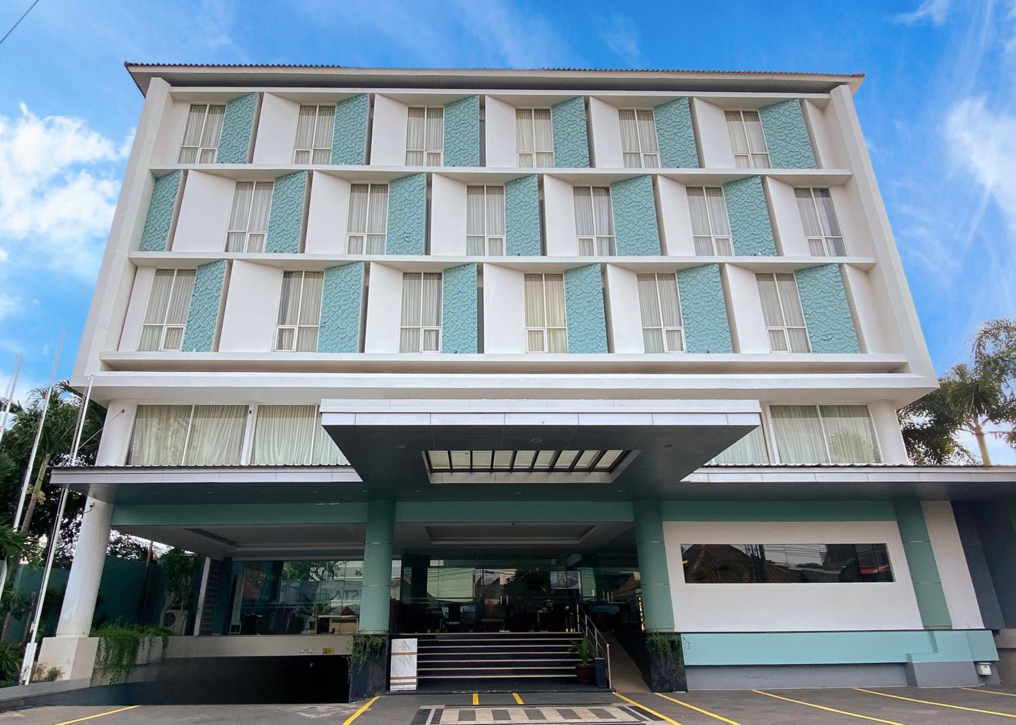 Luxury Malioboro Hotel Yogyakarta Exterior photo