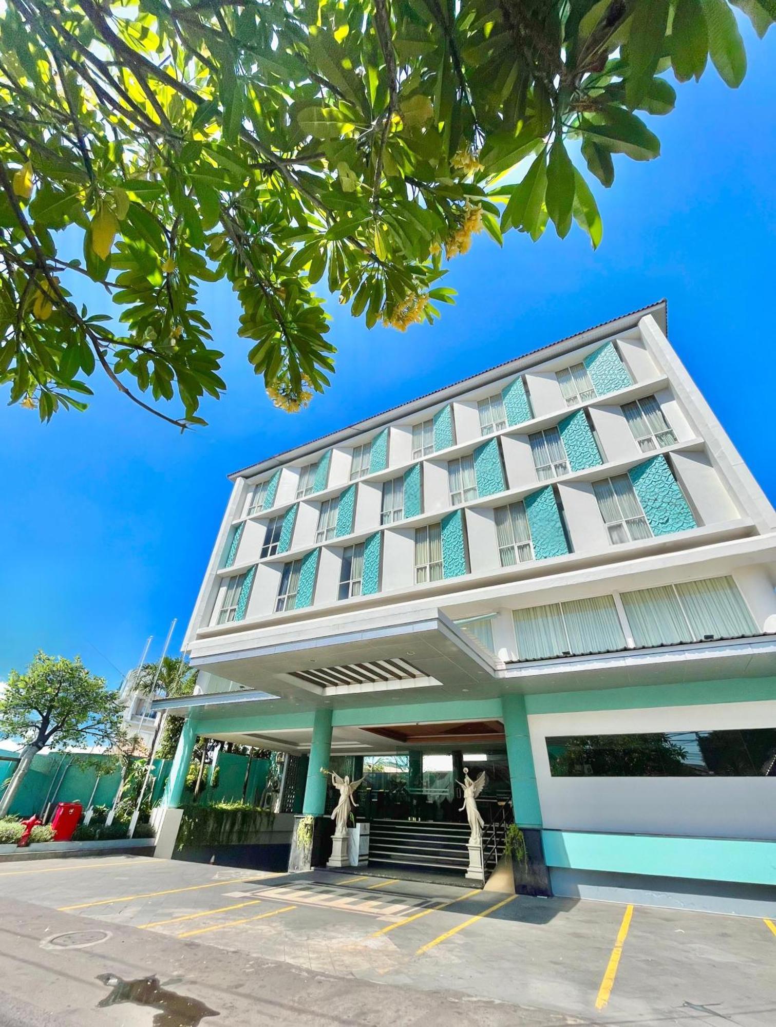 Luxury Malioboro Hotel Yogyakarta Exterior photo