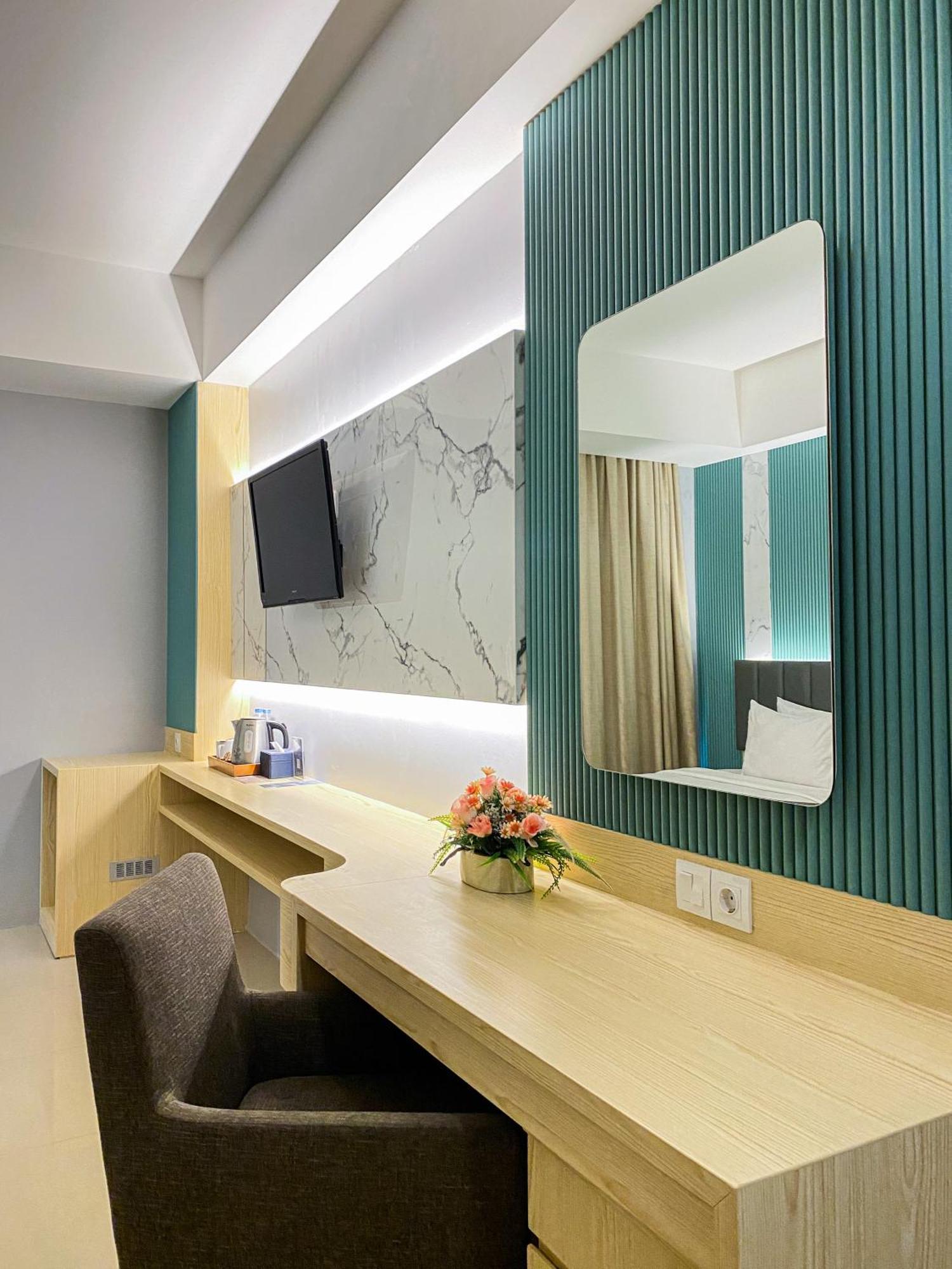 Luxury Malioboro Hotel Yogyakarta Exterior photo