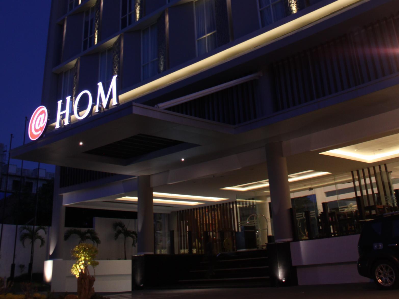 Luxury Malioboro Hotel Yogyakarta Exterior photo