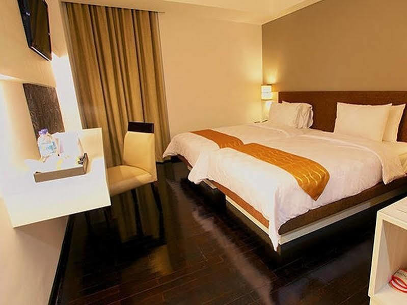 Luxury Malioboro Hotel Yogyakarta Exterior photo
