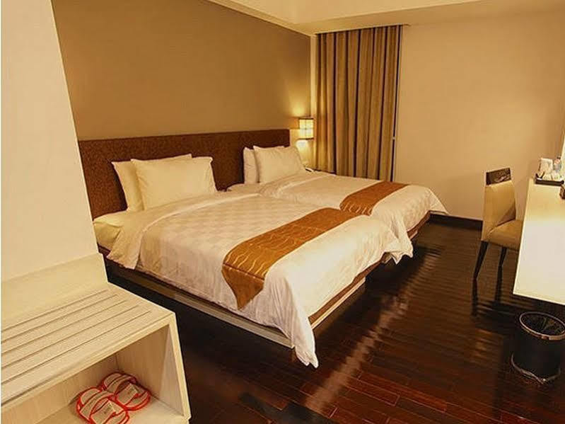 Luxury Malioboro Hotel Yogyakarta Exterior photo