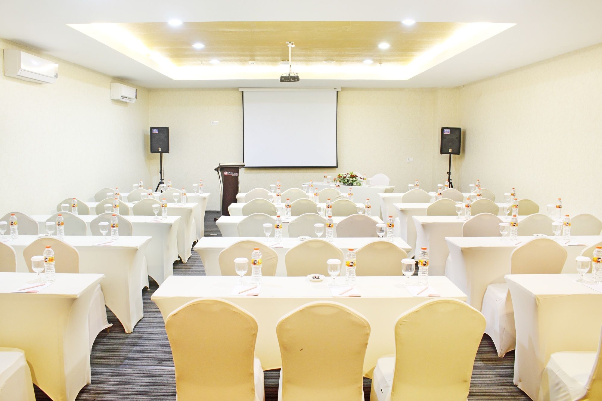 Luxury Malioboro Hotel Yogyakarta Exterior photo